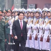 Chủ tịch nước: Triển khai các giải pháp xây nền quốc phòng toàn dân vững mạnh 2 Chủ tịch nước Lương Cường duyệt Đội danh dự Quân đội nhân dân Việt Nam. (Ảnh: Lâm Khánh/TTXVN)