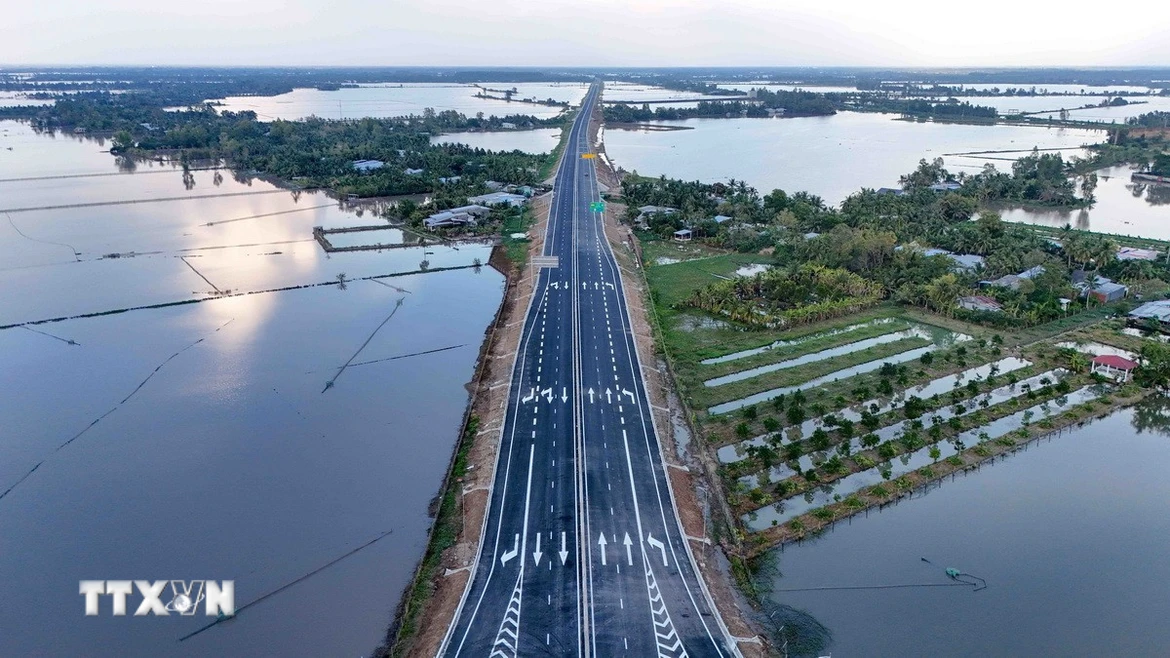 Diện mạo cao tốc Cần Thơ - Cà Mau trước ngày khánh thành