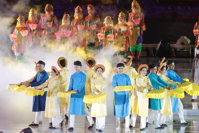 vna-potal-khai-mac-tuan-le-festival-nghe-thuat-quoc-te-hue-2024-7419332.jpg