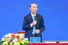 Thứ trưởng Bộ Nông nghiệp và Môi trường Phùng Đức Tiến phát biểu.