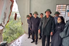 Đoàn công tác Bộ Nông nghiệp và Môi trường do Thứ trưởng Võ Văn Hưng dẫn đầu đã kiểm tra công tác khắc phục hậu quả mưa lũ tại xã Khe Sanh, tỉnh Quảng Trị.