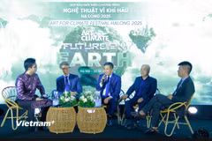 Các đại biểu giải đáp câu hỏi của phóng viên tại buổi Họp báo giới thiệu Chương trình Nghệ thuật vì Khí hậu Hạ Long 2025, diễn ra chiều 20/2. (Ảnh: Hùng Võ/Vietnam+)