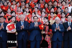 Thủ tướng Phạm Minh Chính và các đại biểu tham dự Hội nghị tổng kết Chương trình và Phong trào thi đua “Cả nước chung tay xóa nhà tạm, nhà dột nát”. (Ảnh: Dương Giang/TTXVN)