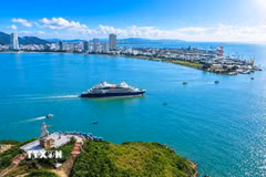 Vịnh Quy Nhơn, đã được định hình thành một trong những trung tâm cảng biển, logistcis quan trọng của khu vực miền Trung. (Ảnh: Dũng Nhân/TTXVN phát)