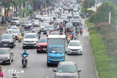 Mật độ giao thông tăng cao tại phố Nguyễn Chí Thanh. (Ảnh: Tuấn Đức/TTXVN)