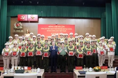 Tổng Bí thư Tô Lâm với các điển hình tiên tiến trong Công an nhân dân và lực lượng bảo vệ an ninh trật tự. (Ảnh: Thống Nhất/TTXVN)