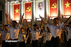 Sỹ quan lên "sân khấu": Bộ đội biểu diễn phục vụ người dân trước giờ diễu binh