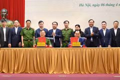 Lễ ký kết Biên bản ghi nhớ và kích hoạt kết nối, đồng bộ cơ sở dữ liệu ngành với Cơ sở dữ liệu tổng hợp quốc gia. (Ảnh: Kiều Chi)