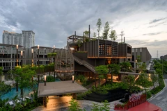 Nhà câu lạc bộ The Canopy nổi bật tại trung tâm khuôn viên The Orchard với thiết kế bốn tầng dành riêng cho cư dân.