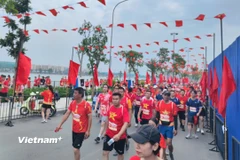 Giải chạy thiết lập kỷ lục quốc gia về số lượng người mặc áo cờ đỏ sao vàng nhiều nhất từ trước tới nay.