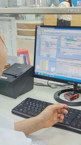 Các cơ sở đẩy mạnh công tác chuyển đổi số tạo thuận lợi cho người bệnh. (Ảnh: TTXVN/Vietnam+)