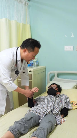Bé Đ.K. 8 tuổi đã hoàn toàn hồi phục sức khỏe. (Ảnh: PV/Vietnam+)
