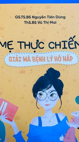 Cuốn sách y khoa dành cho phụ huynh: “Mẹ thực chiến – Giải mã bệnh lý hô hấp”. (Ảnh: T.G/Vietnam+)