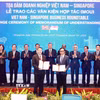 Tổng Bí thư Tô Lâm chứng kiến trao văn kiện hợp tác giữa doanh nghiệp hai nước. (Ảnh: Thống Nhất/TTXVN)