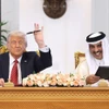 Tổng thống Mỹ Donald Trump và Quốc vương Qatar Sheikh Tamim bin Hamad Al-Thani trong lễ ký kết tại Doha vào ngày 14/5. (Nguồn: Getty Images)