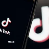 Biểu tượng ứng dụng TikTok trên màn hình điện thoại di động. (Ảnh: Kyodo/TTXVN)
