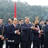 Tổng Bí thư Tô Lâm cùng đoàn công tác Trung ương dâng hương tưởng niệm Chủ tịch Hồ Chí Minh tại Đền thờ Bác Hồ tại Khu Di tích quốc gia đặc biệt Pác Bó (Cao Bằng). (Ảnh: Thống Nhất/TTXVN)