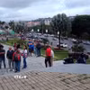 Người dân chạy ra khỏi các tòa nhà văn phòng, nhà ở và trung tâm thương mại sau khi xảy ra động đất tại Caracas, Venezuela ngày 24/6/2026. (Ảnh: THX/TTXVN)