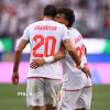 Ramin Rezaeian (số 23) ăn mừng sau khi ghi bàn thắng gỡ hòa 1-1 cho Iran. (Ảnh: AFP/TTXVN)