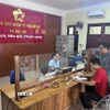 Người dân đến giải quyết thủ tục hành chính, hộ tịch tại Trung tâm Phục vụ hành chính công xã Nga My, tỉnh Nghệ An. (Ảnh: Bích Huệ/TTXVN)