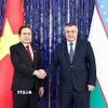 Chủ tịch Hạ viện Uzbekistan Nuriddinjon Ismailov đón Chủ tịch Quốc hội Trần Thanh Mẫn. (Ảnh: Doãn Tấn/TTXVN)