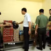 Đoàn kiểm tra của Sở Y tế tỉnh Tuyên Quang kiểm tra nhà kho của Trường Mầm non Đội Cấn. (Ảnh: Quang Cường/TTXVN)