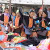 Chợ phiên Sì Lở Lầu luôn rộn ràng, tấp nập người mua, người bán. (Ảnh: Việt Dũng/TTXVN)