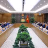 Thủ tướng Lê Minh Hưng tiếp Đại sứ Liên bang Nga tại Việt Nam Gennady Bezdetko. (Ảnh: Dương Giang/TTXVN)