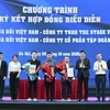 Nhà hát Múa rối Việt Nam đã ký kết hai hợp đồng biểu diễn với Công ty TNHH The Stage VN; Công ty cổ phần tập đoàn HTD. (Ảnh: PV/VIetnam+)