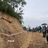 Phong tỏa khu vực phát hiện bom. (Ảnh: TTXVN phát)