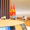 Chủ tịch UBND thành phố Hải Phòng Đỗ Thành Trung điều hành Phiên họp thường kỳ tháng 4/2026. (Ảnh: Minh Huệ/TTXVN)