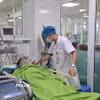 Bệnh nhân bị sốc nhiệt do nắng nóng được điều trị tại Bệnh viện Đa khoa tỉnh Phú Thọ. (Ảnh: TTXVN phát)