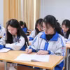 Giờ học ôn tập của học sinh lớp 12. (Ảnh: Quý Trung/TTXVN)