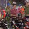 Vũ Trọng Tuấn bị lực lượng chức năng bắt giữ khi đang tìm cách lẩn trốn tại phường Gò Dầu. (Ảnh: TTXVN phát)
