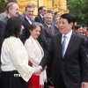 Chủ tịch nước Lương Cường với đại sứ, đại biện các nước thành viên Liên minh châu Âu (EU) tại Việt Nam. (Ảnh: Lâm Khánh/TTXVN)