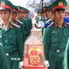 Trong không khí trang nghiêm, thành kính, Đảng bộ, chính quyền, lực lượng vũ trang cùng nhân dân tỉnh Tây Ninh đón các Anh hùng Liệt sỹ trở về với đất mẹ quê hương. (Ảnh: Bùi Giang/TTXVN)