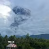 Tro bụi phun lên từ núi lửa Dukono ở Bắc Maluku, Indonesia, ngày 3/4/2026. (Ảnh: THX/TTXVN)