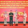 Thượng tướng Nguyễn Trường Thắng, Thứ trưởng Bộ Quốc phòng trao Quyết định của Chủ tịch nước cho các sỹ quan đi thực hiện nhiệm vụ gìn giữ hòa bình Liên hợp quốc tại Phái bộ UNMISS, Cộng hòa Nam Sudan. (Ảnh: Trọng Đức/TTXVN)
