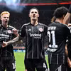 Eintracht Frankfurt gây bất ngờ với ngôi đầu sau loạt trận ra quân.