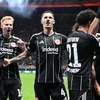 Eintracht Frankfurt gây bất ngờ với ngôi đầu sau loạt trận ra quân.