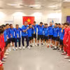 HLV Cristiano Roland động viên các cầu thủ U17 Việt Nam sau trận đấu. (Nguồn: VFF)