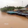Nhiều khu dân cư nằm ở hạ lưu sông Bồ ngập sâu. (Ảnh: Hải Âu.TTXVN)