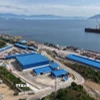 Một góc Khu kinh tế Vân Phong (tỉnh Khánh Hòa) nhìn từ trên cao. (Ảnh: Nguyễn Thành/TTXVN)
