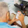 Người dân thao tác nộp thuế qua ứng dụng eTax Mobile. (Ảnh minh họa: Quang Thái/TTXVN)