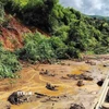 Tuyến đường Quốc lộ 4G đoạn từ xã Huổi Một-xã Sốp Cộp, tỉnh Sơn La bị sụt lở do mưa lũ. (Ảnh: TTXVN phát)