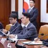 Thủ tướng Hàn Quốc Kim Min Seok (thứ 2, phải) chủ trì cuộc họp khẩn cấp của các bộ trưởng kinh tế tại Seoul ngày 13/5/2026. (Ảnh: Yonhap/TTXVN)