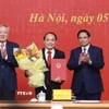 Thủ tướng Phạm Minh Chính và Phó Thủ tướng Thường trực Nguyễn Hoà Bình trao Quyết định bổ nhiệm Phó Tổng Thanh tra Thường trực Thanh tra Chính phủ đối với ông Nguyễn Quốc Đoàn. (Ảnh: Dương Giang/TTXVN)