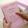 Phiếu bầu cử đã được tổ bầu cử phường Ngọc Hà chuẩn bị sẵn sàng cho Ngày hội lớn của đất nước. (Ảnh: Phạm Kiên/TTXVN)