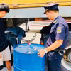 Lực lượng Hải quan kiểm tra phương tiện.