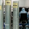 Kỹ thuật viên làm việc tại một cơ sở hạt nhân của Iran. (Ảnh: IRNA/TTXVN)
